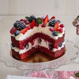 Red velvelt con frutos rojos