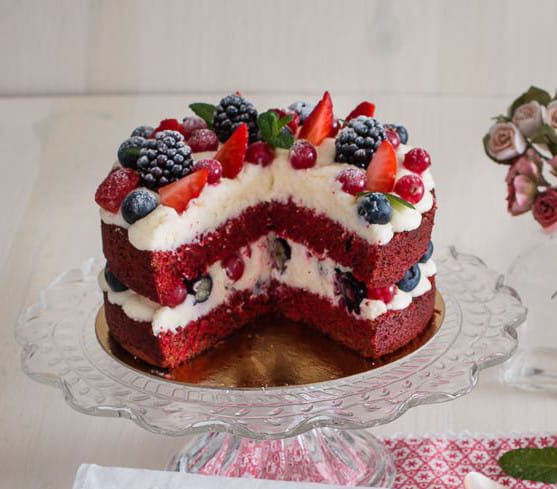 Red velvelt con frutos rojos Red velvelt con frutos rojos