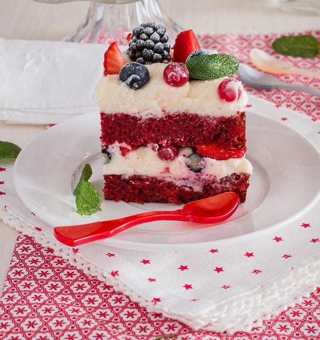 RED VELVET CON FRUTOS ROJOS - Imagen 3